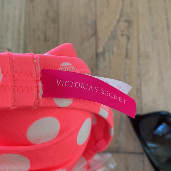 NWOT Victoria’s Secret polka dot swimsuit top. - Picture 3 of 5